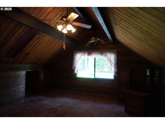 Building Photo - Cedar Built Home on Acreage for Lease in La Center