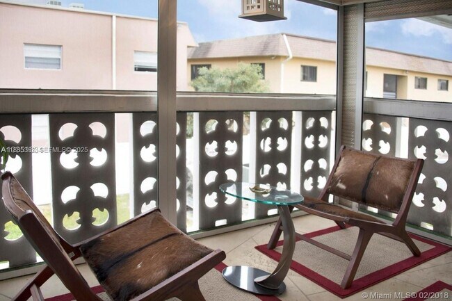 Building Photo - 801 Pine Dr