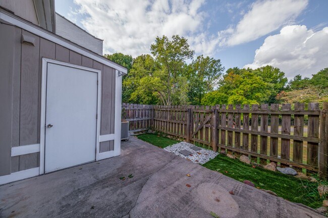 Building Photo - 5737 Bramblegate Rd