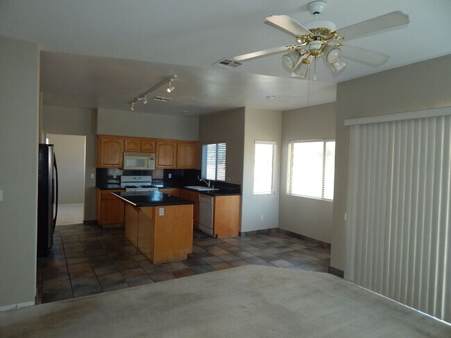 Building Photo - Gorgeous 3Bed/3Bath 2 Story home w/ office...