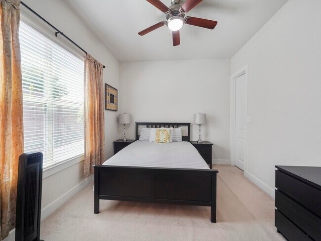 Building Photo - 9516 Cedarpost Square St