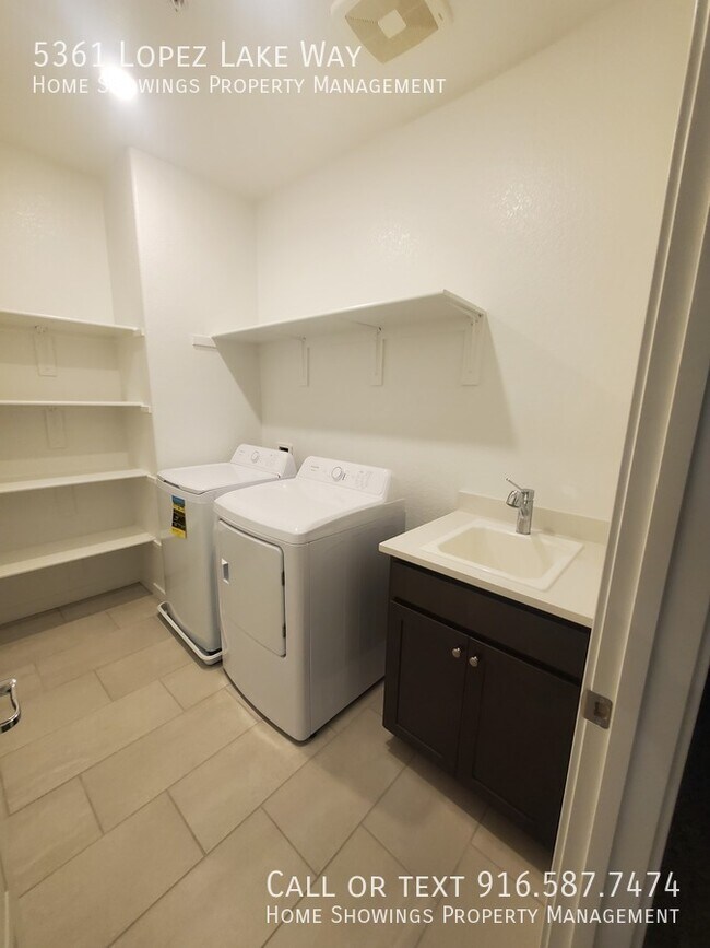 Building Photo - 5361 Lopez Lk Wy