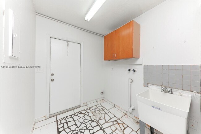 Building Photo - 3019 SW 68th Terrace