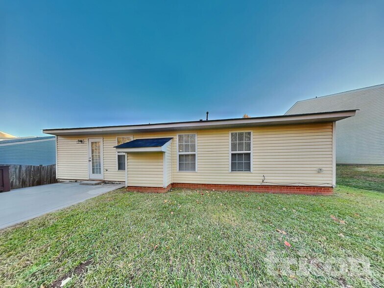 Building Photo - 2668 Captains Watch Rd NE