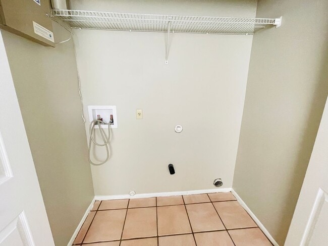 Building Photo - AMAZING HOME 3/2.5 on quiet cul-de-sac in East Orlando