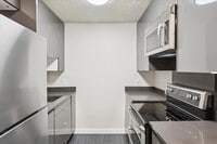 Building Photo - Pre-Lease Aug 2025 Remodeled 2 Bedroom 1 B...