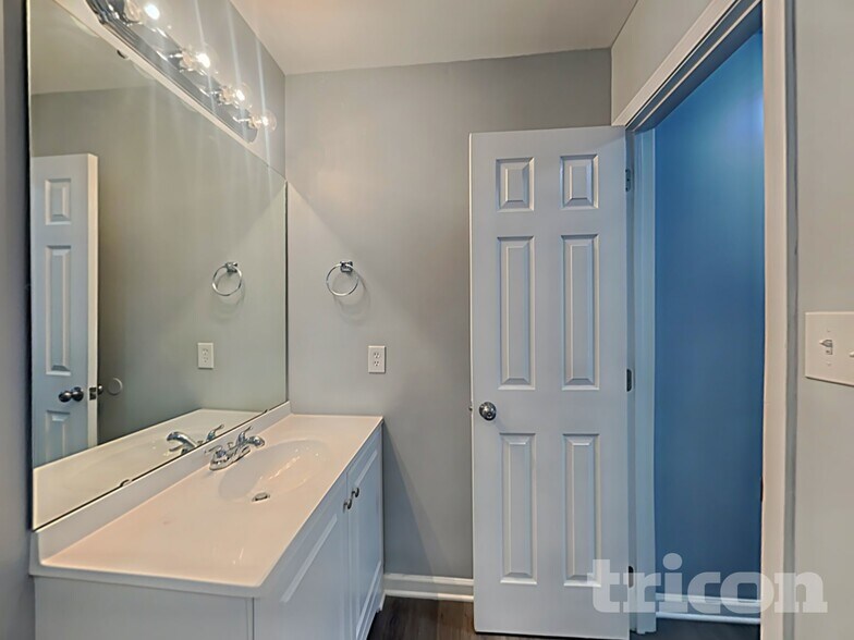 Building Photo - 5130 Daffodil Ln