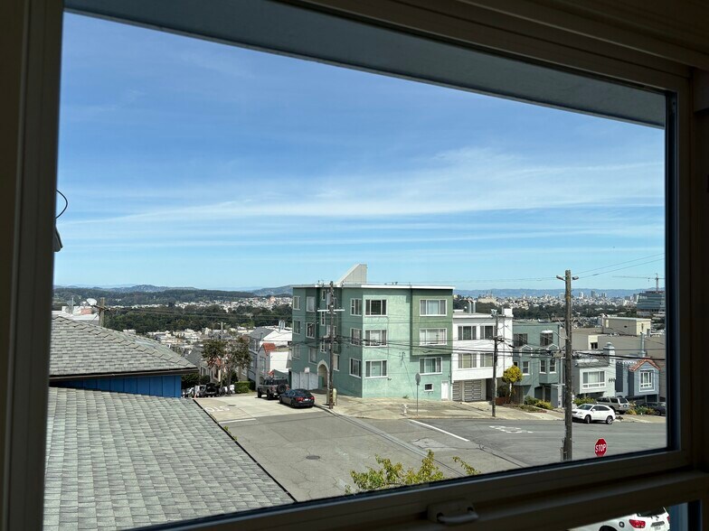 Building Photo - 1703 Funston Ave