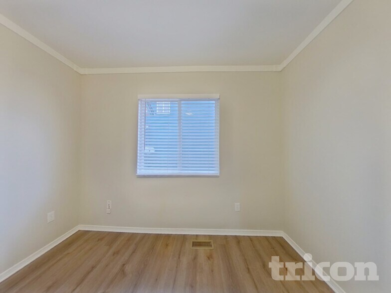 Building Photo - 8095 Oliver Rd