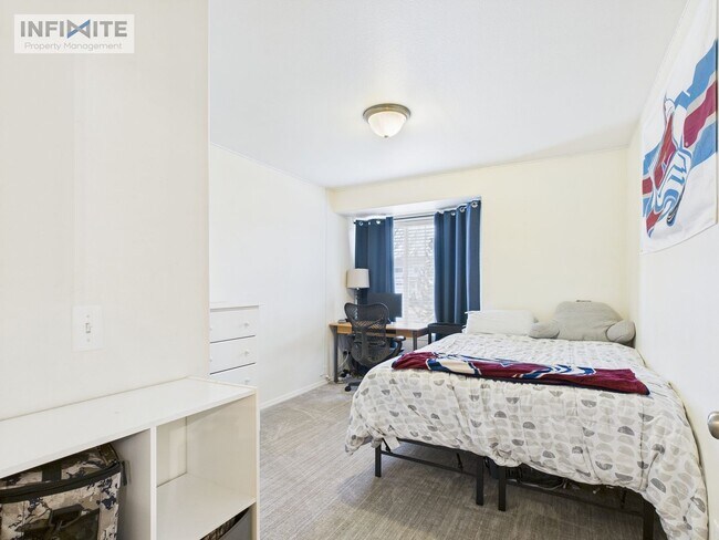 Building Photo - Bright & Spacious 3-Bedroom Apartment