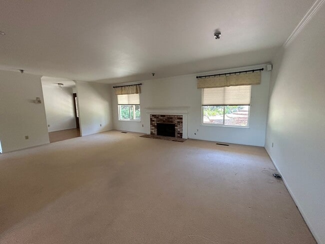 Building Photo - 416 Oak Vista Dr