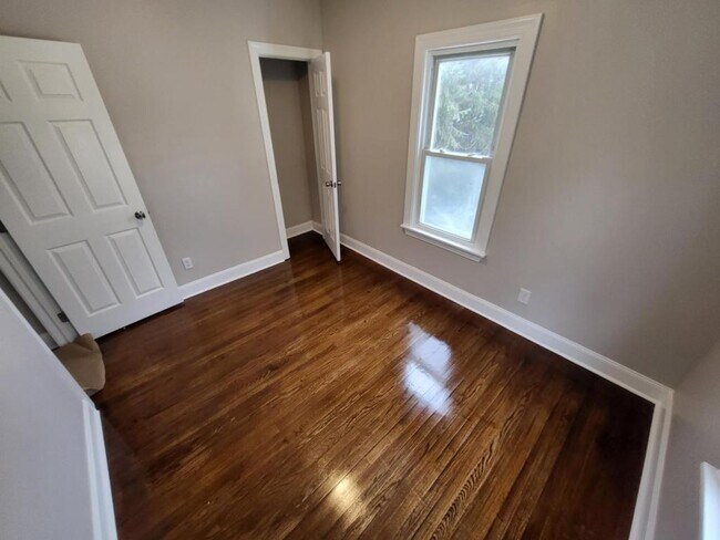 Building Photo - 137 Peck Ave