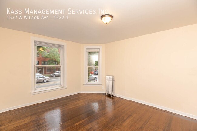 Building Photo - 1532 W Wilson Ave