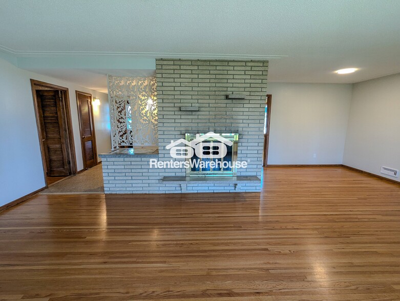 Building Photo - 5716 W 68th St