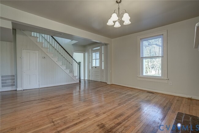 Building Photo - 5277 River Rd W