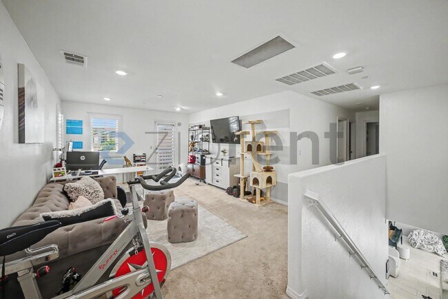 Building Photo - Unit