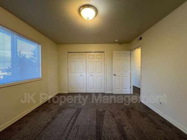 Building Photo - 1210 5th St S