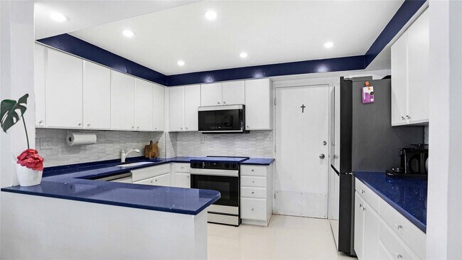 Building Photo - 3550 Galt Ocean Dr