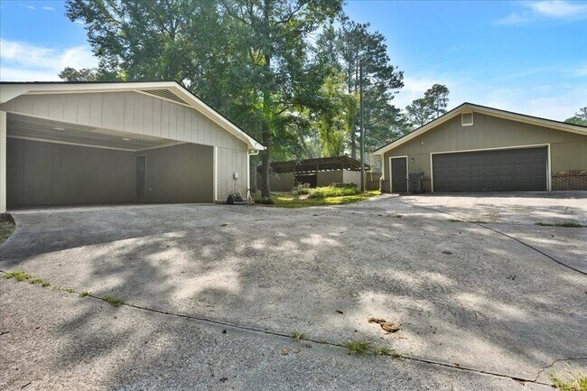 Building Photo - 1812 Wiggins Cir SW