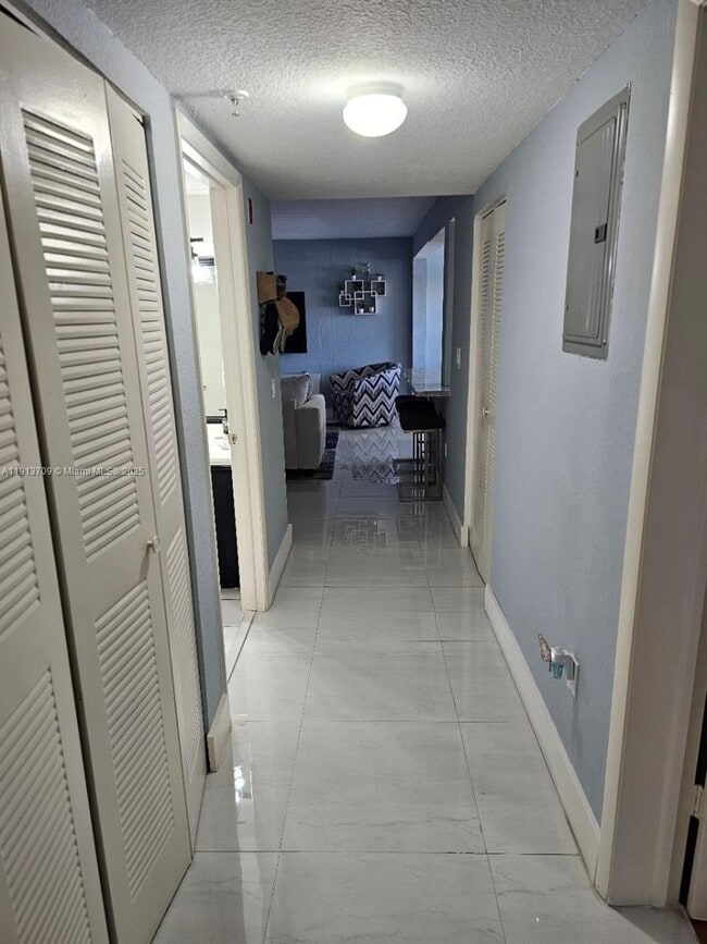 Building Photo - 21 E 3rd St