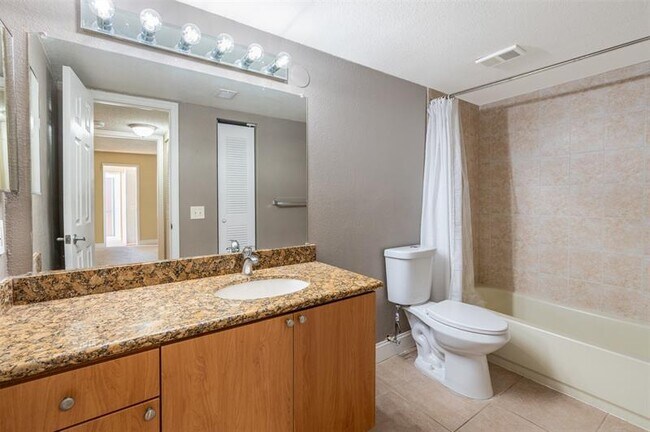 Building Photo - 731 Vista Isles Dr