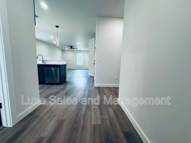 Building Photo - 16305 Villa Valeria Way