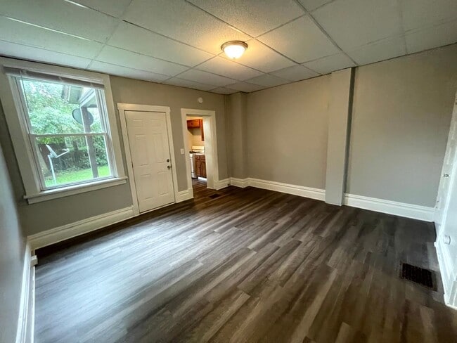 Building Photo - Lovely two bedroom, 1 bathroom Townhome on...