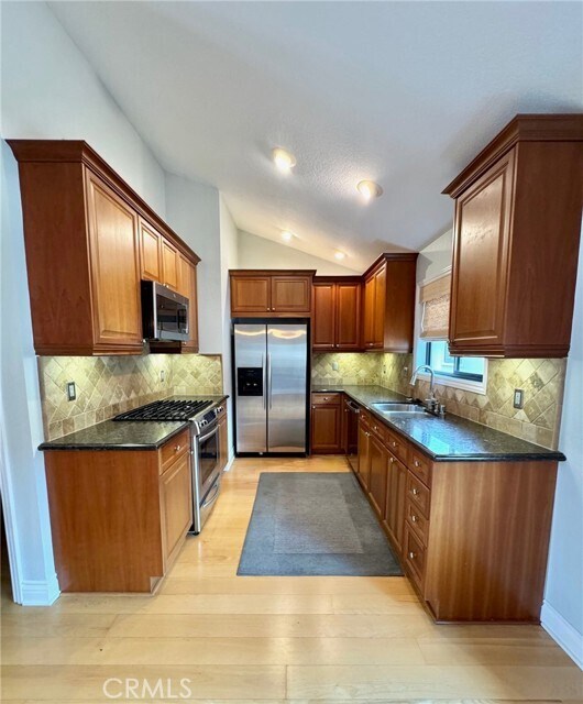 Building Photo - 1301 S Catalina Ave