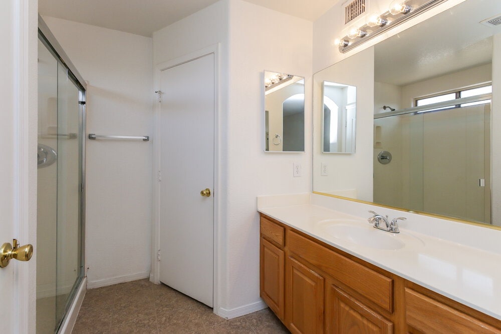 Building Photo - 12925 W Holly St