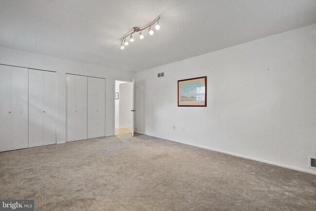 Building Photo - 9123 Cherrytree Dr