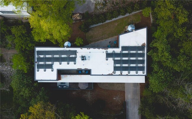 Building Photo - 1936 McLendon Ave NE
