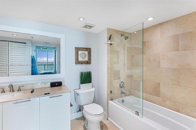 Building Photo - 1800 N Bayshore Dr