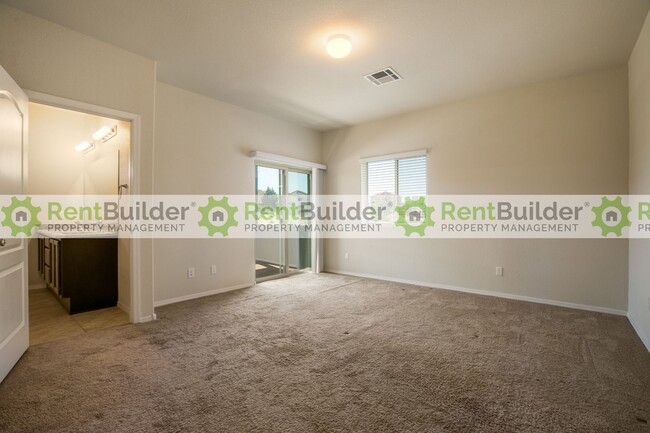 Building Photo - $200 off your first full month's rent with...