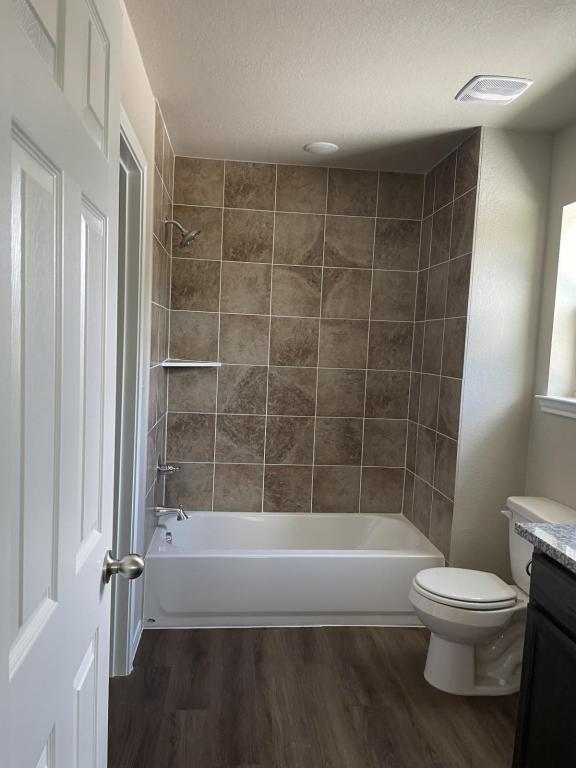 Building Photo - 512 Raymond St