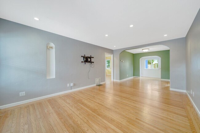 Building Photo - SOUTH SAN FRANCISCO HOME FOR RENT - $4,000/mo