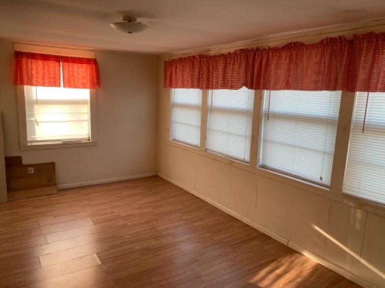 Building Photo - 2026 Chestnut Ave