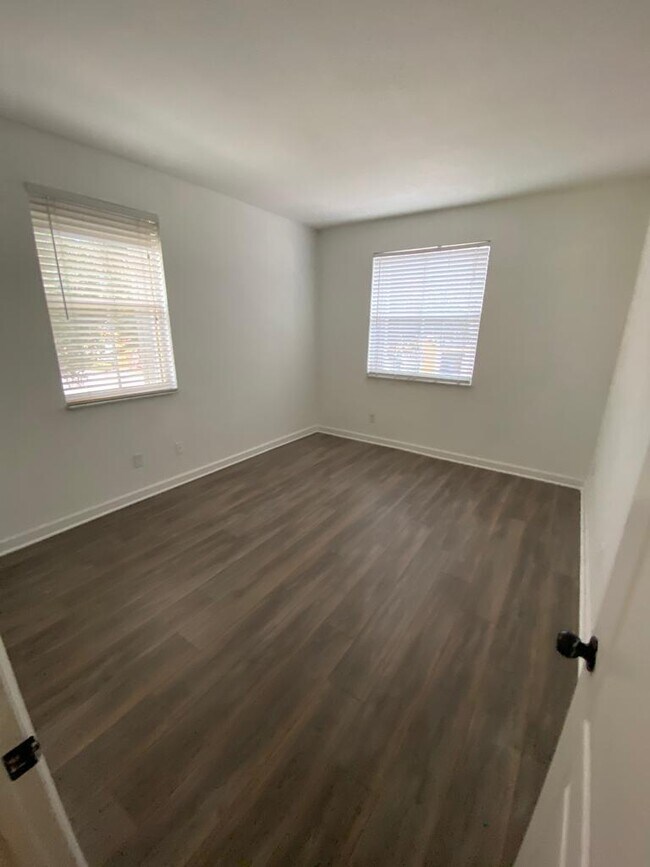 Building Photo - 2208 Shoma Dr