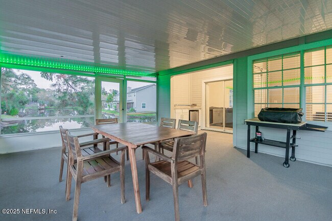 Building Photo - 11060 Wandering Oaks Dr