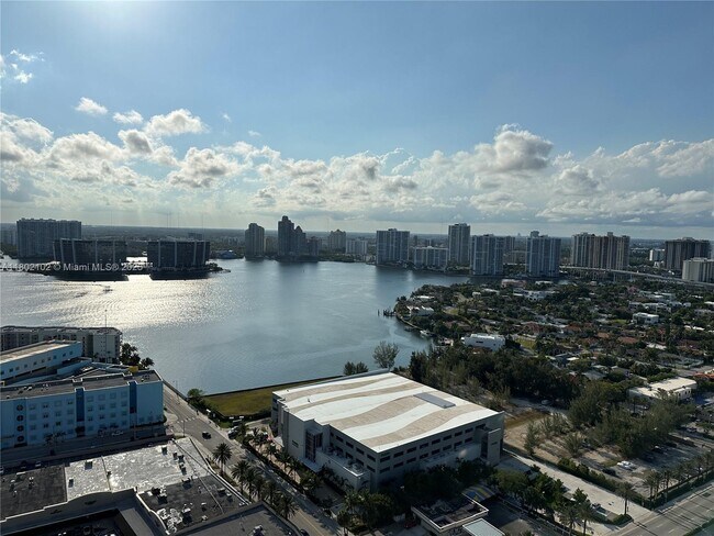 Building Photo - 18201 Collins Ave