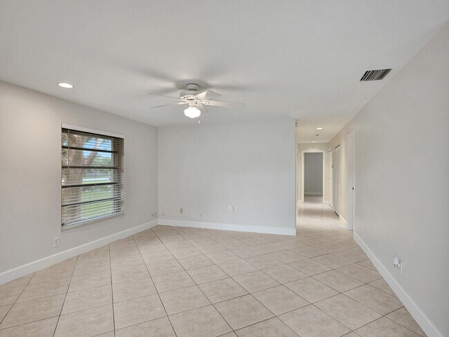 Building Photo - 3747 E Valley Green Dr