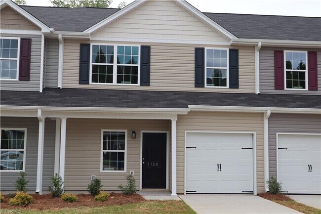 Building Photo - Two bedroom, 2.5 bath townhome in Ridge Creek, Whitsett