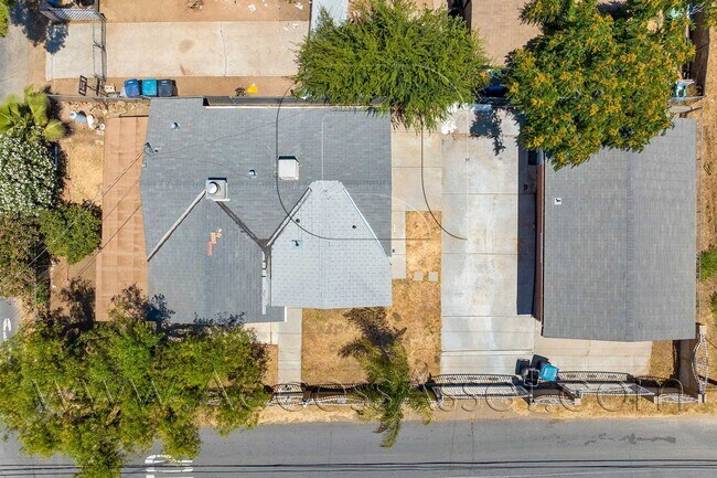 Building Photo - 23865 Goetz Dr