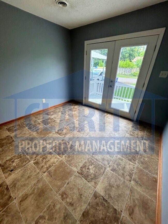 Building Photo - Single Family Home with a Spacious Yard!