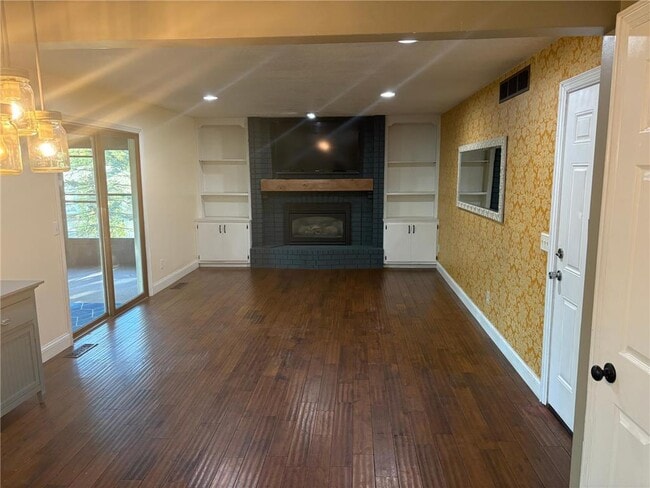 Building Photo - 2510 Wellington Cir