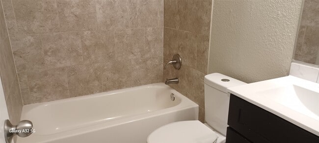 Building Photo - 2106 Wilshire Park Dr