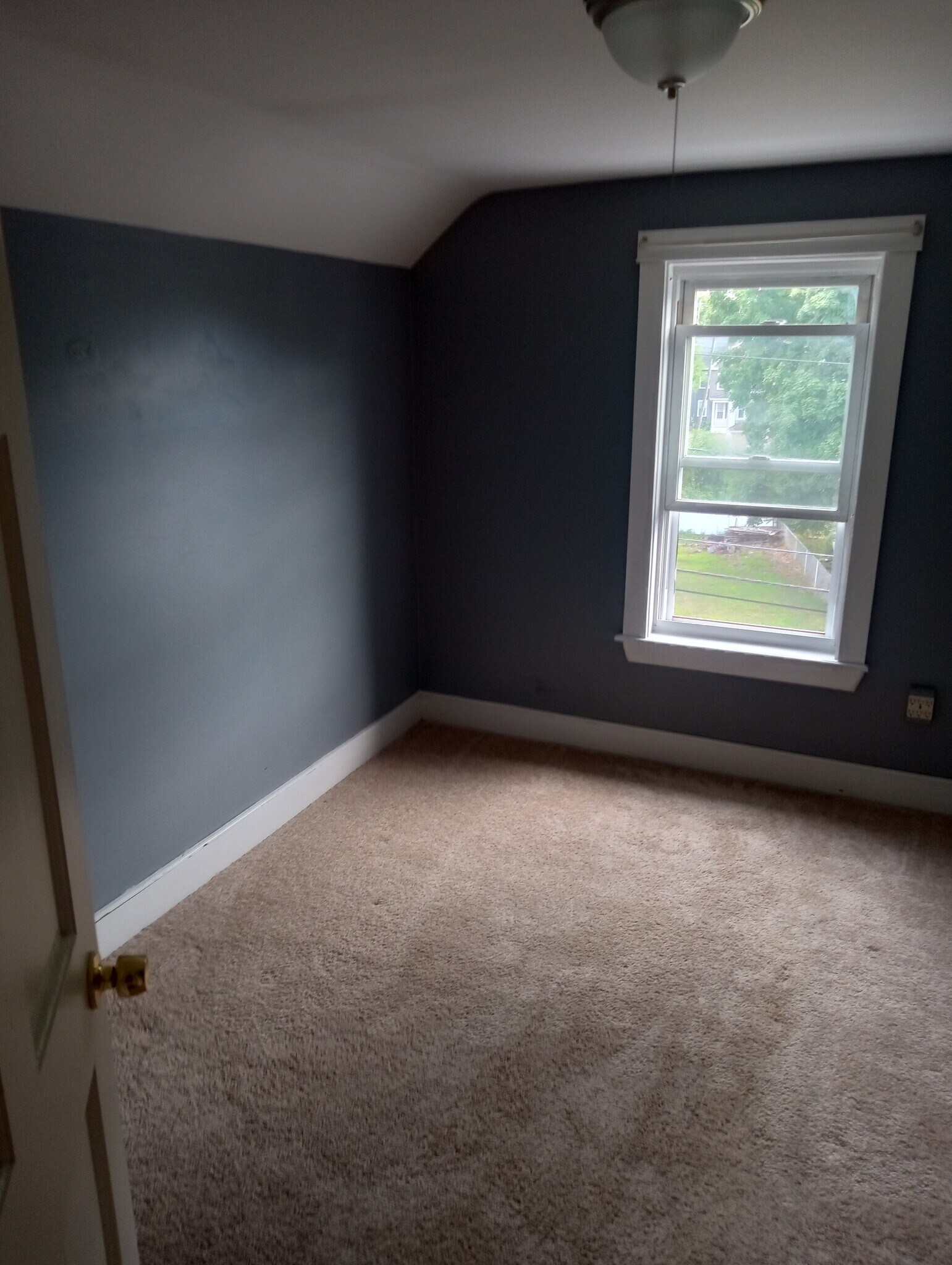 Bedroom - 29 E Walnut St