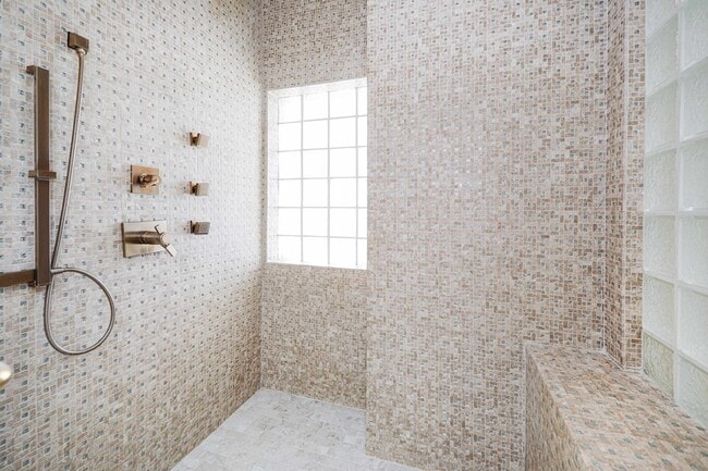 Building Photo - 314 Bordeaux Dr