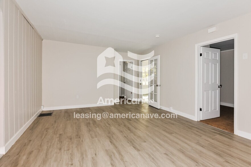 Building Photo - 2414 Gass Ave