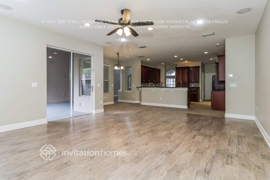 Building Photo - 1845 Beaconsfield Dr