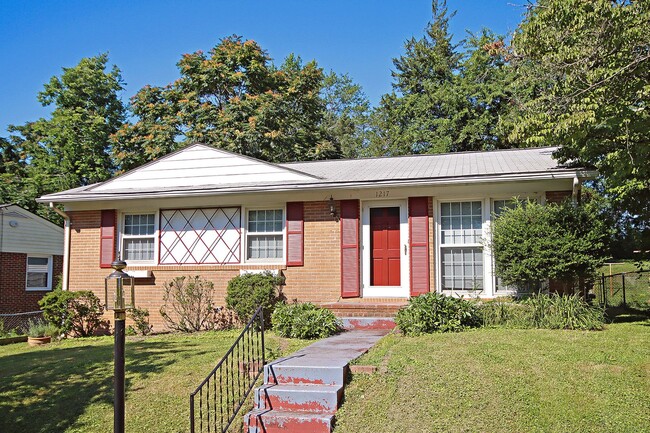 Building Photo - One-Level Living Locust Grove Home (Applic...